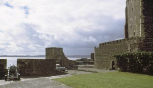 Carrickfergus-castle-1.jpg