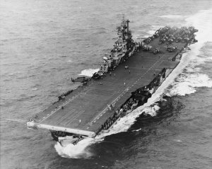 1280px-USS_Intrepid_(CV-11)_operating_in_the_Philippine_Sea_in_November_1944_(NH_97468).jpg