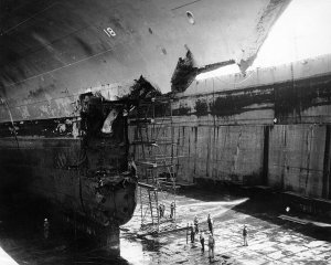 Damaged_Bow_of_USS_Wasp_(CV-18)_in_1952.jpg
