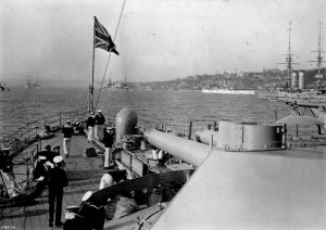 Looking_aft_on_HMS_Russell_at_the_Quebec_Tercentenary_1908_LAC_3361845.jpg
