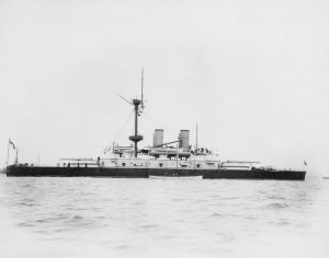 The_Battleship_Howe_of_1885-_Predecessor_To_the_35,000_Ton_Howe_of_Today._A12098.jpg