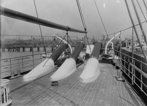 USS_Vesuvius_dynamite_gun_muzzles_LOC_4a13991v.jpg