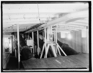 USS_Vesuvius_dynamite_guns_LOC_4a13992v.jpg