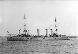 1280px-SMS_Stettin_1912_LOC_hec_01151.jpg