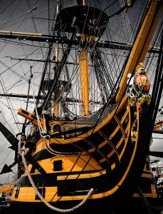 800px-HMS_Victory_-_bow.jpg