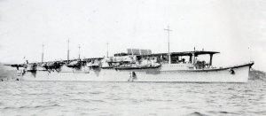 Japanese_aircraft_carrier_Shōhō.jpg