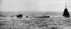 U-110_and_HMS_Bulldog.jpg