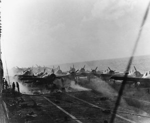 Aircraft_sit_on_the_smoldering_flight_deck_of_USS_Lexington_(CV-2)_during_the_Battle_of_the_Co...jpg