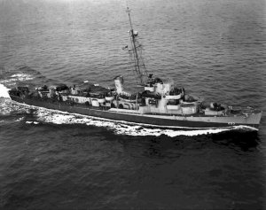 USS_Francis_M._Robinson_in_1944.jpg