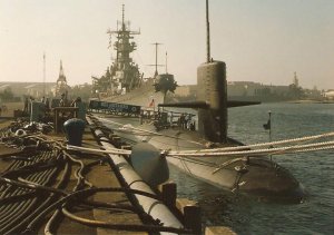 1990_Oct_Russian_Tour_of_USS_Guitarro_(SSN-665).jpg