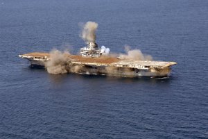 1280px-Detonations_aboard_the_USS_Oriskany.jpg