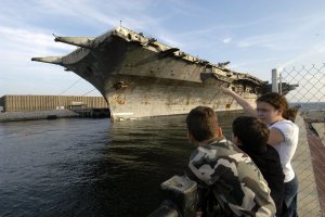 US_Navy_050111-N-5328N-015_On_lookers_watch_as_the_888-foot_decommission_aircraft_carrier_Oris...jpg