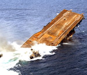 USS_Oriskany_sinking.jpg