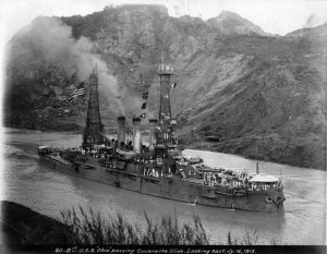 USS_Ohio_in_the_Panama_Canal.tiff.jpg