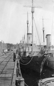 USS_Christabel_1917_at_dock.jpg