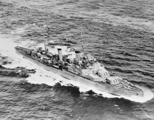 HMS_FIJI,_28_August_1940_FL13125.jpg