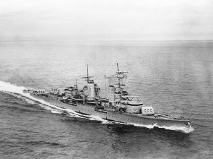 German_light_cruiser_Köln_underway_during_late_1930s.jpg