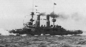 HMS_Triumph_(1903)_on_maneuvers_1908.jpg