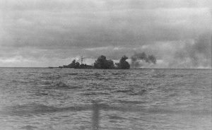 Bundesarchiv_Bild_146-1968-015-25,_Schlachtschiff_Bismarck,_Seegefecht.jpg