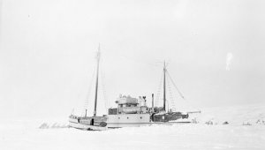 St._Roch_schooner_wintering_in_the_Beaufort_Sea.jpg