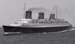 SS_Normandie_at_sea_01.jpg