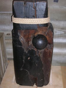 800px-HMS_Blenheim_(1813)_mast_with_cannonball_from_1855.jpg