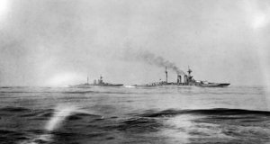 HMS_Warspite_and_HMS_Malaya_during_the_battle_of_Jutland.jpg