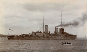 HMS_Queen_Mary_leaving_the_River_Tyne,1913.jpg