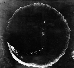 800px-Aerial_view_of_the_Japanese_aircraft_carrier_Sōryū_evading_an_air_attack_on_4_June_1942_...jpg