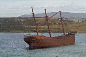 1280px-Lady_Elizabeth_shipwreck_IMG_6593.jpg