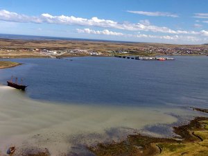 1280px-Stanley-Harbour.jpg