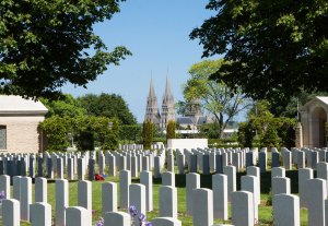Bayeux_War_Cemetery_-75.JPG