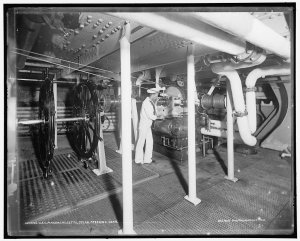 U.S.S._Massachusetts,_steam_steering_gear.jpg