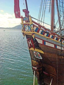 Decorated_stern_of_the_Duyfken_replica.jpg