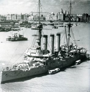 800px-Japanese_cruiser_Izumo_in_Shanghai.jpg