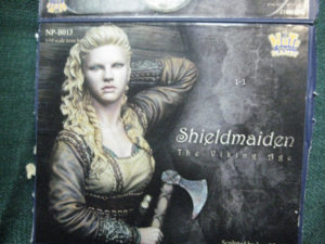 Nuts Planet 1/10 The Viking Age Shield maiden Resin Bust Model Kit #NP-B013